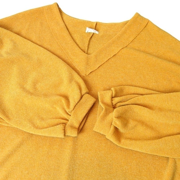 1.4.3. Story Knit French Terry Golden Mustard Balloon Sleeve V Neck Top, Size 3X - Picture 4 of 6